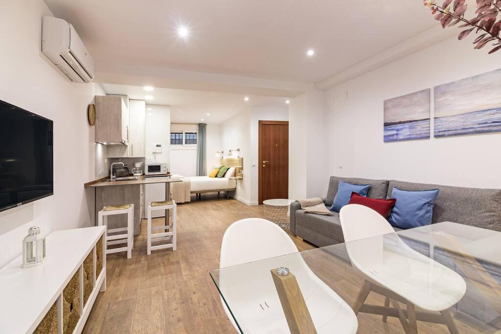 Malagueta Apartments Malaga Exterior photo